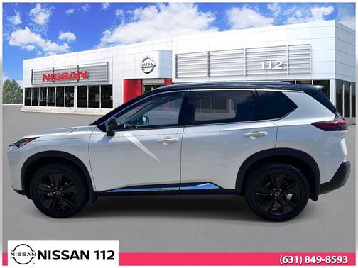 Pearl White Tricoat/Super Black 2023 Nissan Rogue SL