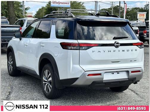 2025 Nissan Pathfinder SL