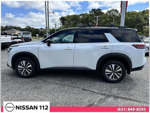 2025 Nissan Pathfinder SL