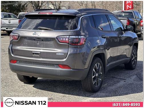 Granite Crystal Metallic Clearcoat 2022 Jeep Compass Latitude