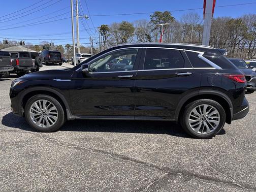 2023 INFINITI QX50 LUXE AWD