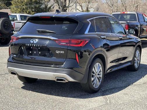 2023 INFINITI QX50 LUXE AWD
