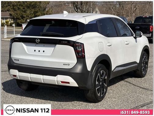 Aspen White Tricoat 2025 Nissan Kicks SV