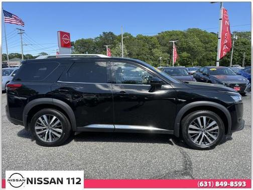 2022 Nissan Pathfinder Platinum