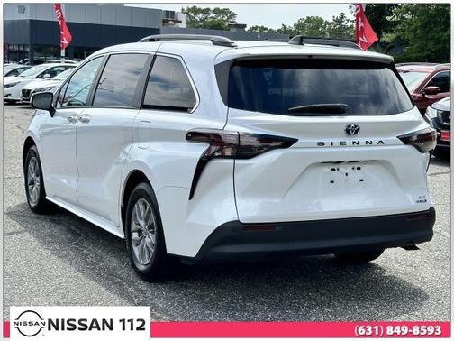 2023 Toyota Sienna XLE