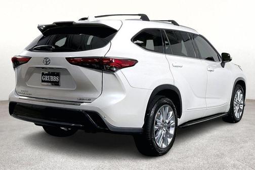 White 2021 Toyota Highlander Limited