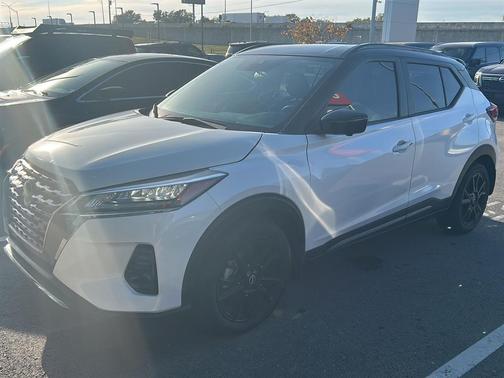 2023 Nissan Kicks SR
