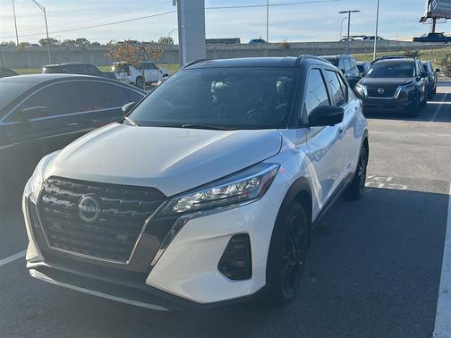 2023 Nissan Kicks SR