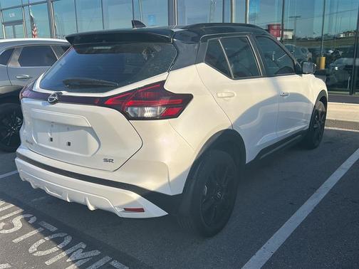 2023 Nissan Kicks SR