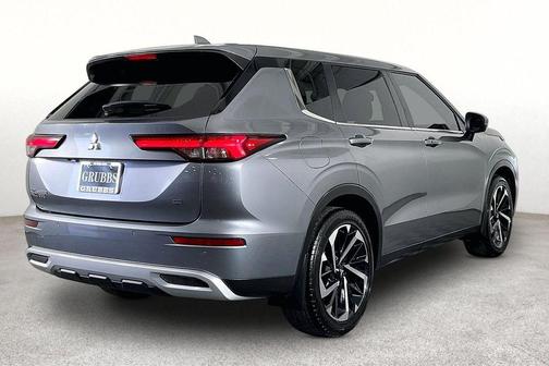Mercury Gray Metallic 2024 Mitsubishi Outlander SE