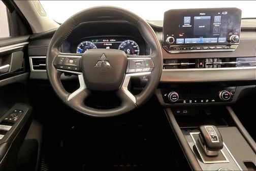 Mercury Gray Metallic 2024 Mitsubishi Outlander SE