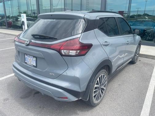 Boulder Gray Pearl 2023 Nissan Kicks SR