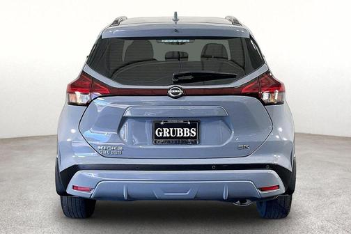 Boulder Gray Pearl 2023 Nissan Kicks SR