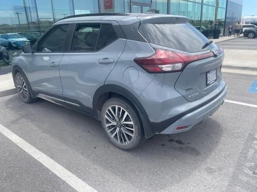 Boulder Gray Pearl 2023 Nissan Kicks SR