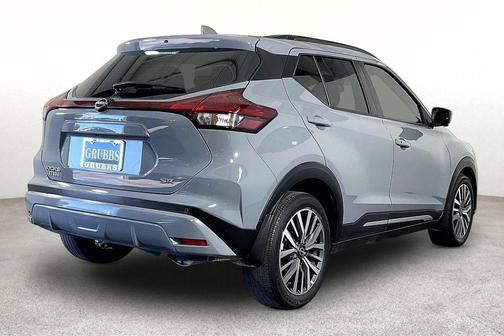 Boulder Gray Pearl 2023 Nissan Kicks SR