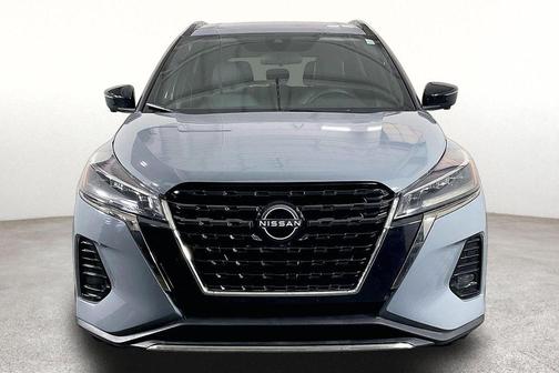 Boulder Gray Pearl 2023 Nissan Kicks SR