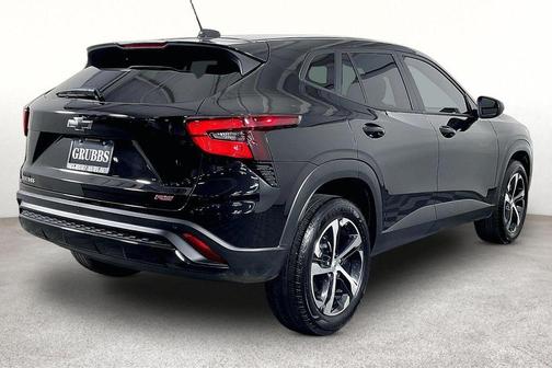 Mosaic Black Metallic 2025 Chevrolet Trax 1RS