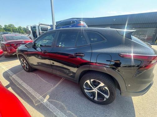 Mosaic Black Metallic 2025 Chevrolet Trax 1RS