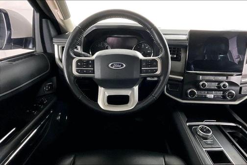 White Metallic 2022 Ford Expedition XLT