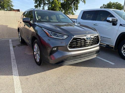 Magnetic Gray Metallic 2021 Toyota Highlander Hybrid Limited