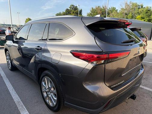 Magnetic Gray Metallic 2021 Toyota Highlander Hybrid Limited