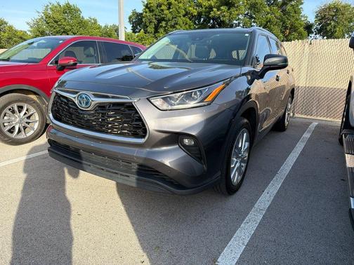 Magnetic Gray Metallic 2021 Toyota Highlander Hybrid Limited