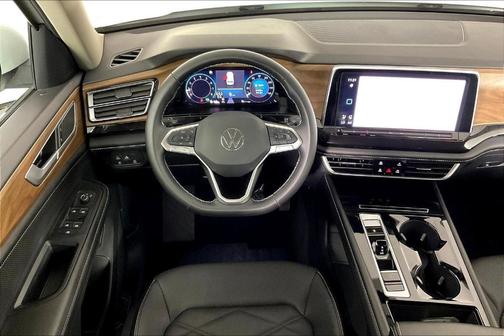 2025 Volkswagen Atlas 2.0T SE