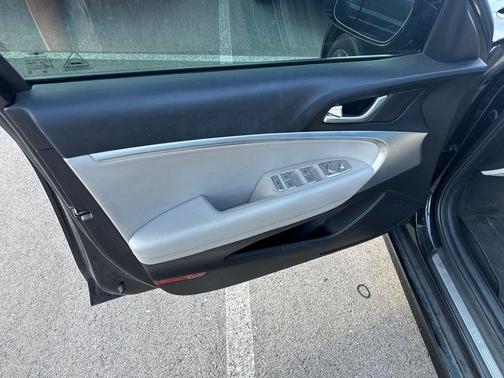 Vik Black 2022 Genesis G70 2.0T