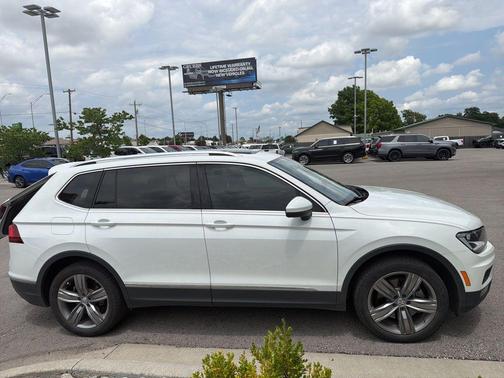 Pure White 2021 Volkswagen Tiguan 2.0T SEL