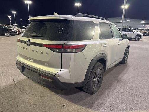 2024 Nissan Pathfinder SV