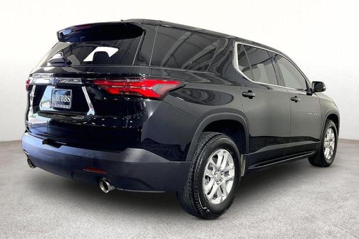 Mosaic Black Metallic 2023 Chevrolet Traverse LS