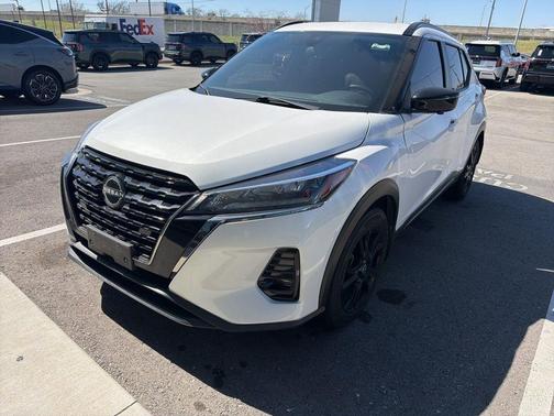 Aspen White 2023 Nissan Kicks SR