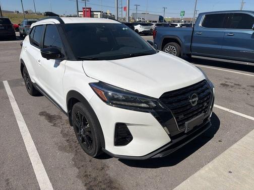 Aspen White 2023 Nissan Kicks SR
