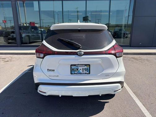 Aspen White 2023 Nissan Kicks SR