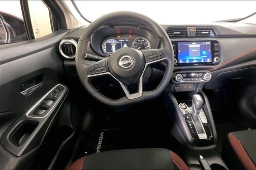 Gun Metallic 2025 Nissan Versa 1.6 SR