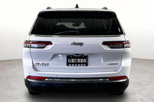 Bright White Clearcoat 2022 Jeep Grand Cherokee L Laredo