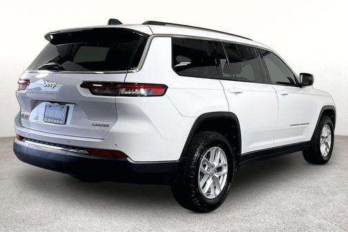 Bright White Clearcoat 2022 Jeep Grand Cherokee L Laredo