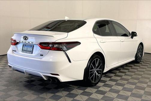 Ice 2024 Toyota Camry SE