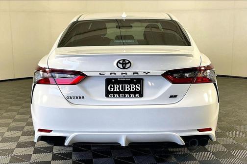 Ice 2024 Toyota Camry SE