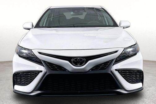 Ice 2024 Toyota Camry SE