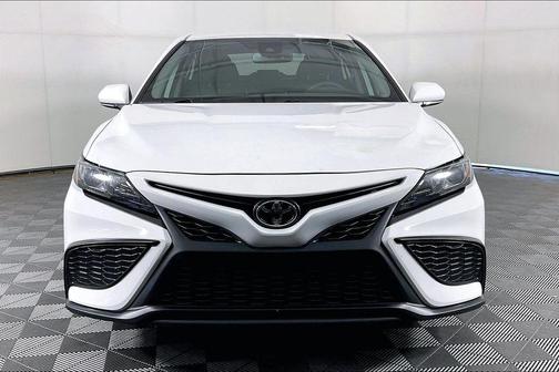 Ice 2024 Toyota Camry SE