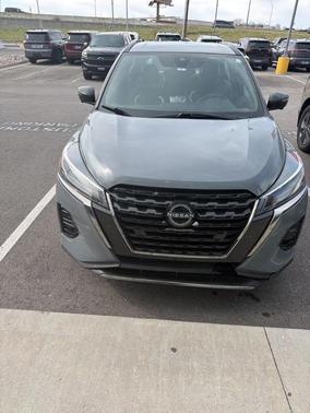 Boulder Gray Pearl 2023 Nissan Kicks SR