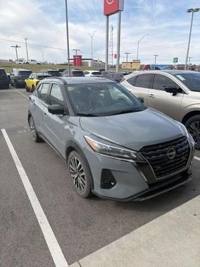 Boulder Gray Pearl 2023 Nissan Kicks SR