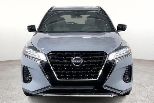 Boulder Gray Pearl 2023 Nissan Kicks SR