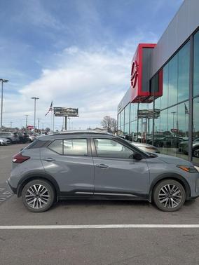 Boulder Gray Pearl 2023 Nissan Kicks SR