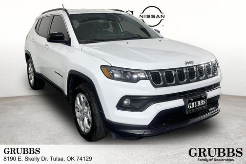 Bright White Clearcoat 2024 Jeep Compass Latitude