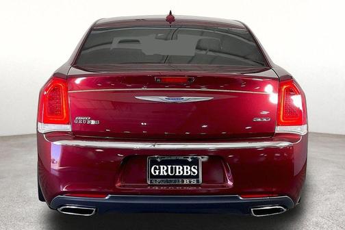 Velvet Red Pearlcoat 2018 Chrysler 300 Limited