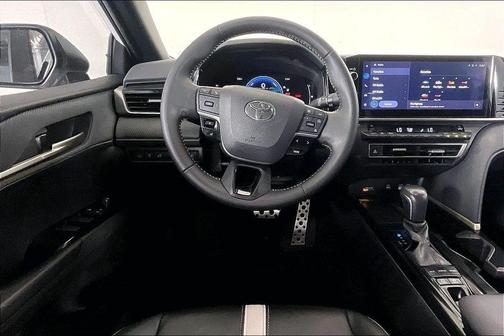 Ice 2025 Toyota Camry SE