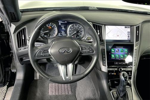 2022 INFINITI Q60 LUXE