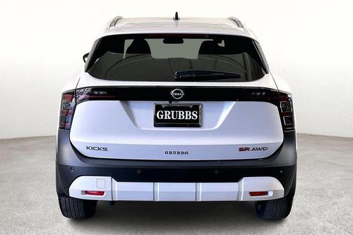 Aspen White Tri 2026 Nissan Kicks SR